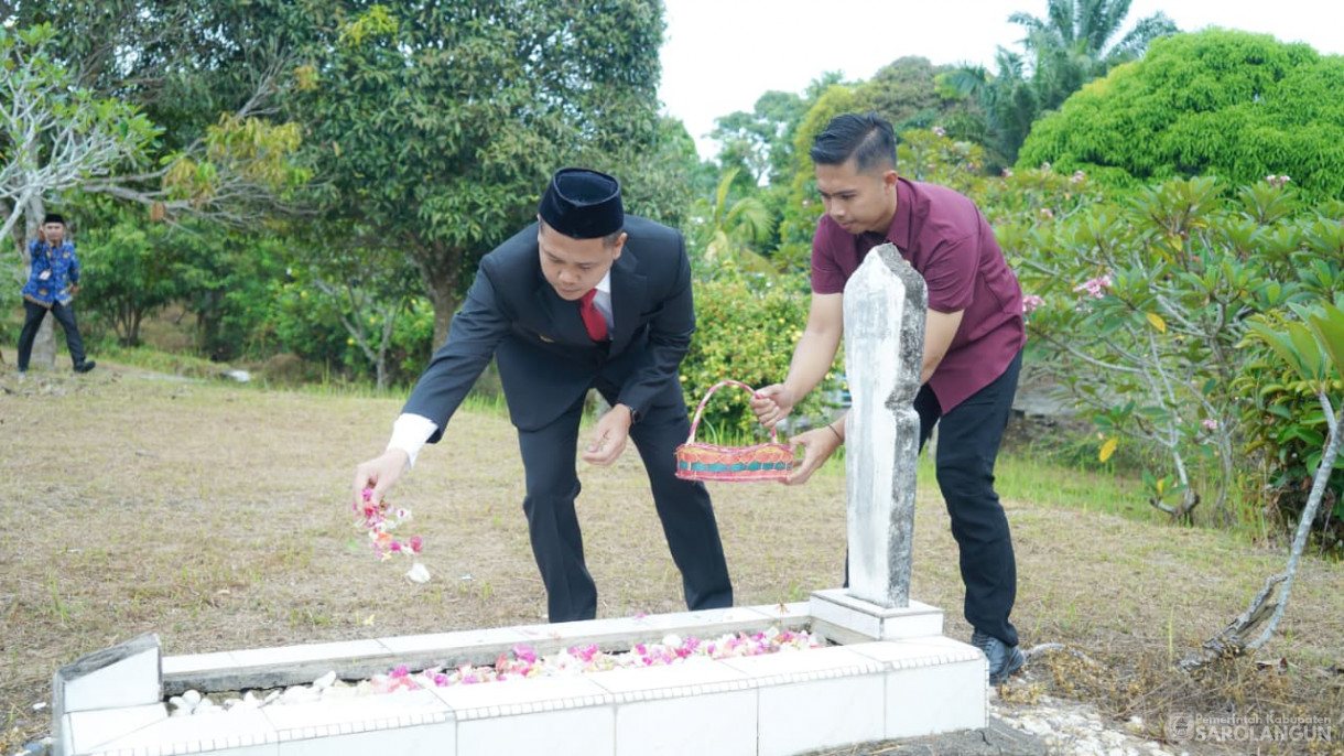 Upacara Peringatan Hari Sumpah Pemuda di Lapangan Gunung Kembang Sarolangun