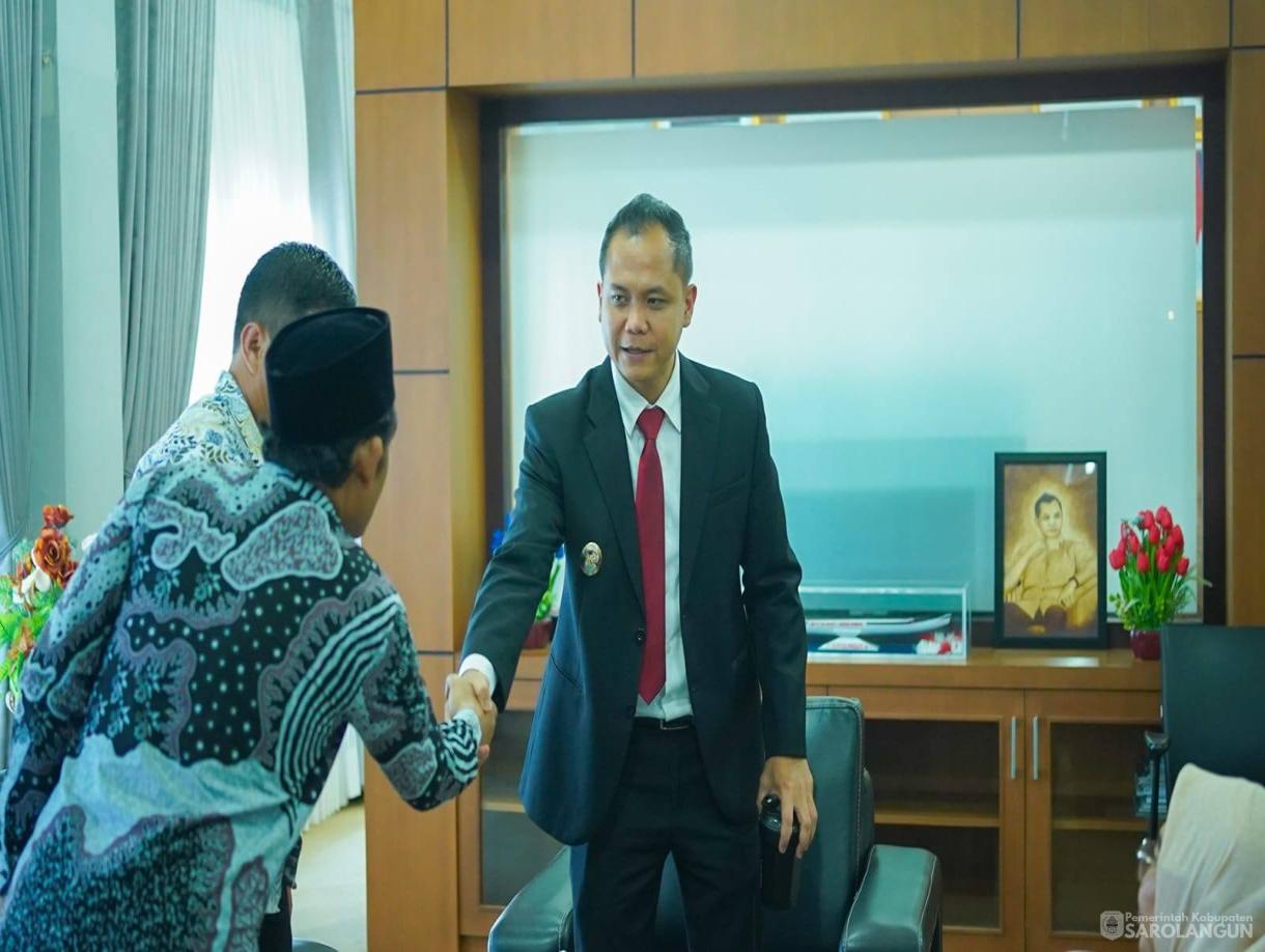 20 Mei 2026 Pertemuan Konsultasi dan Koordinasi DPRD Kabupaten Lebong dengan Wakil Bupati Kabupaten Sarolangun tentang Sinergitas dalam Pengawasan Program Pemerintah Daerah di Ruang Kerja Wakil Bupati Sarolangun.