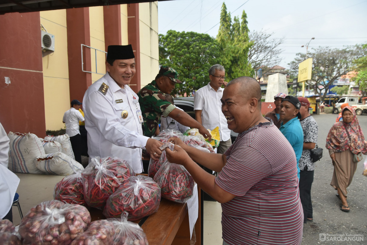 8 November 2023 - Penjabat Bupati Sarolangun Melaksanakan Gerakan Operasi Pasar Sembako Murah Hari Ke 2 Penanganan Inflasi Di Ceria Toserba Sarolangun