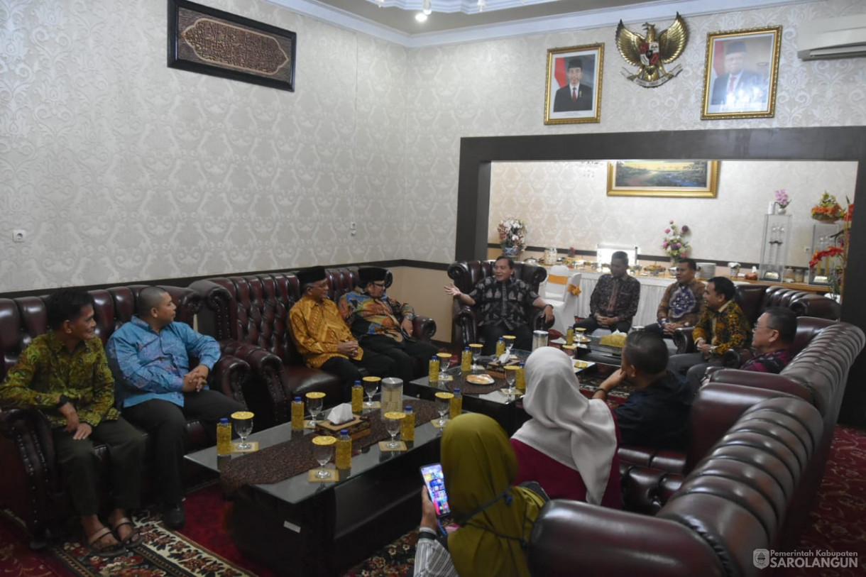 5 September 2023 - Penjabat Bupati Sarolangun Dr. Ir. Bachril Bakri, M.App.Sc Makan Malam Bersama Tim Penilaian Kota Sehat Kementerian Kesehatan Di Rumah Dinas Bupati Sarolangun