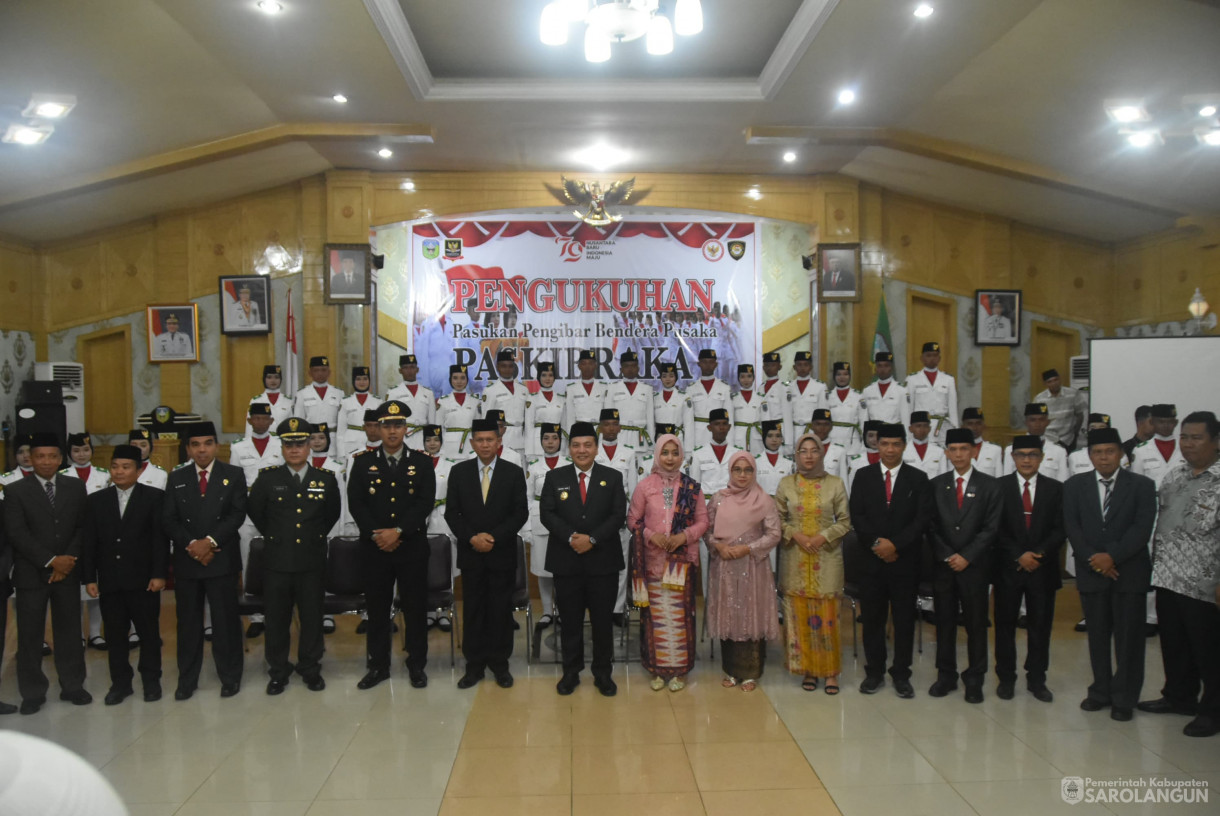 15 Agustus 2024 -&nbsp;Pengukuhan Pasukan Pengibar Bendera Pusaka, Bertempat di Aula Utama Kantor Bupati Sarolangun