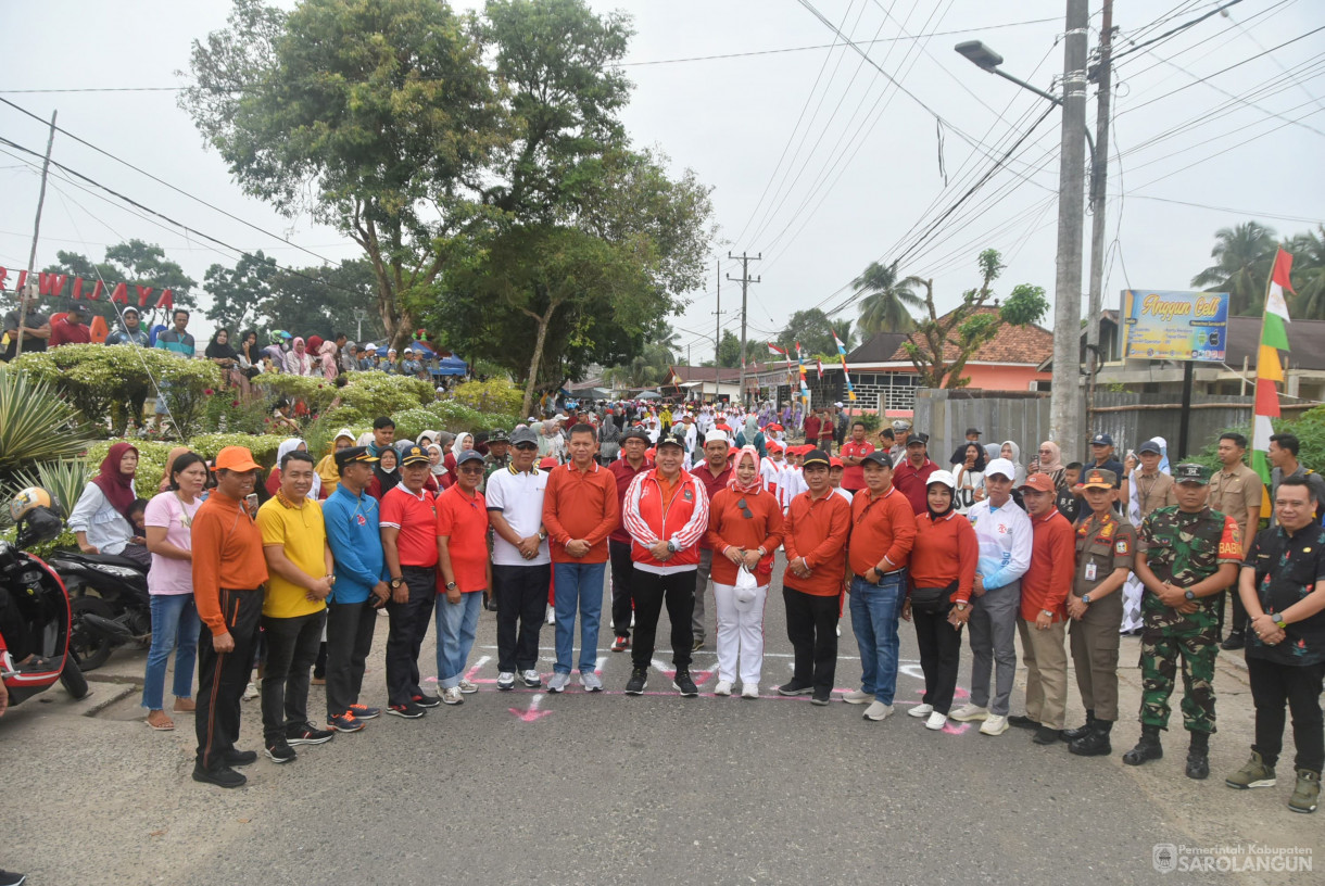 15 Agustus 2024 -&nbsp;Kegiatan Gerak Jalan Memperingati Hari Kemerdekaan RI Ke 79, Bertempat di Depan Rumah Dinas Bupati Sarolangun