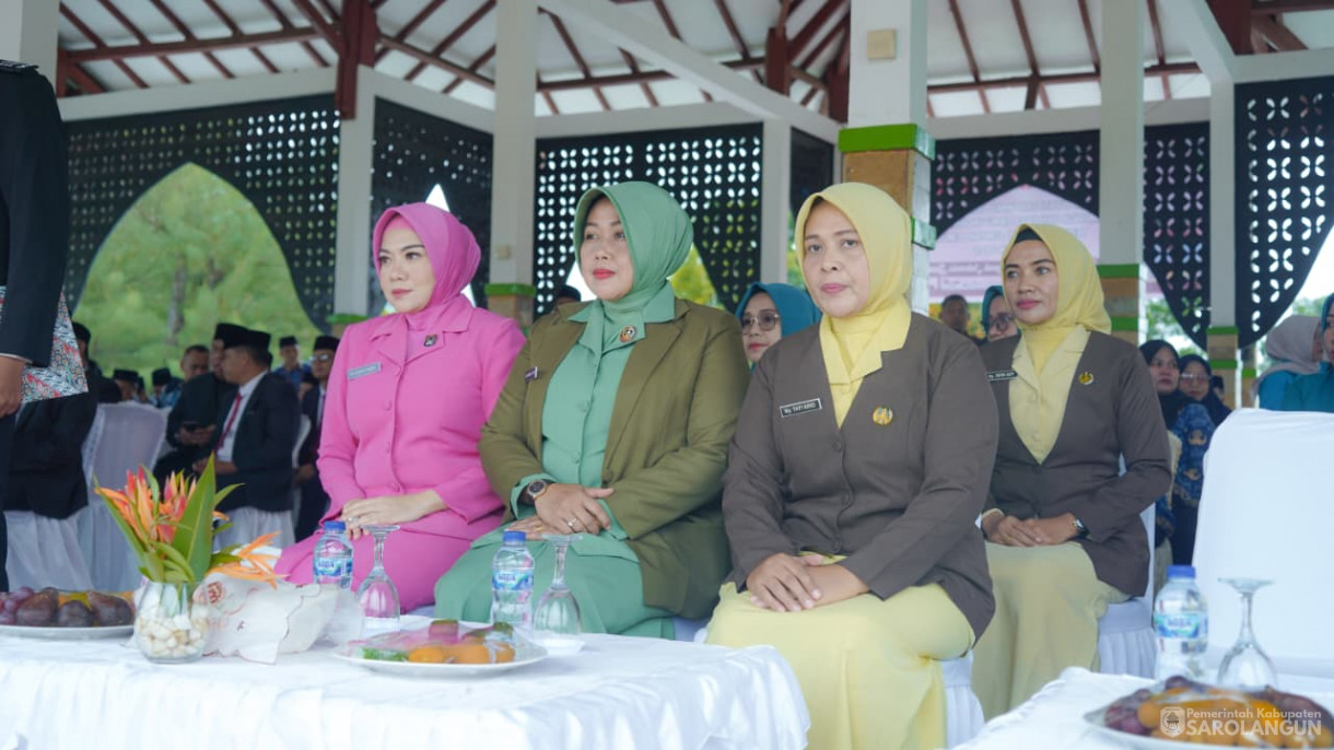 28 Oktober 2025 Upacara Hari Peringatan Sumpah Pemuda Ke 97 Tahun 2025 , Launching Perlindungan Jamsostek Bagi Pekerja Rentan, Lembaga Adat Masyarakat dan LPM Kelurahan dan&nbsp;Penyerahan Satu Unit Truk Sampah Ke Dinas LHD Sarolangun&nbsp;&nbsp;