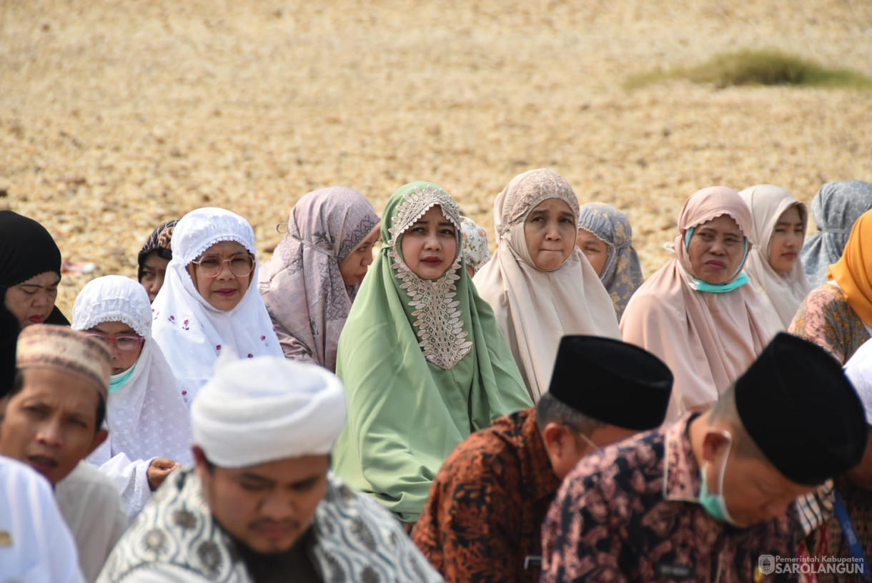 5 Oktober 2023 - Penjabat Bupati Sarolangun Melaksanakan Sholat Istisqo Minta Hujan di Pulau Jembatan Beatrix Sarolangun