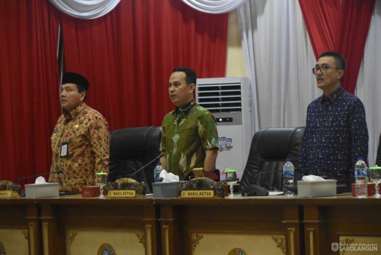 23 Agustus 2024 -&nbsp;Rapat Paripurna Tahap I Tingkat I Penyampaian Rancangan Peraturan Daerah APBD Perubahan Kabupaten Sarolangun TA 2024, Bertempat di Gedung DPRD Sarolangun