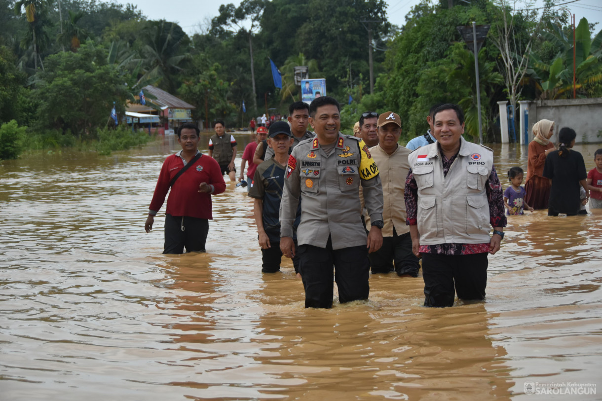 12 Januari 2024 - Meninjau Lokasi Terdampak Banjir Di Desa Pulau Pandan Kecamatan Limun