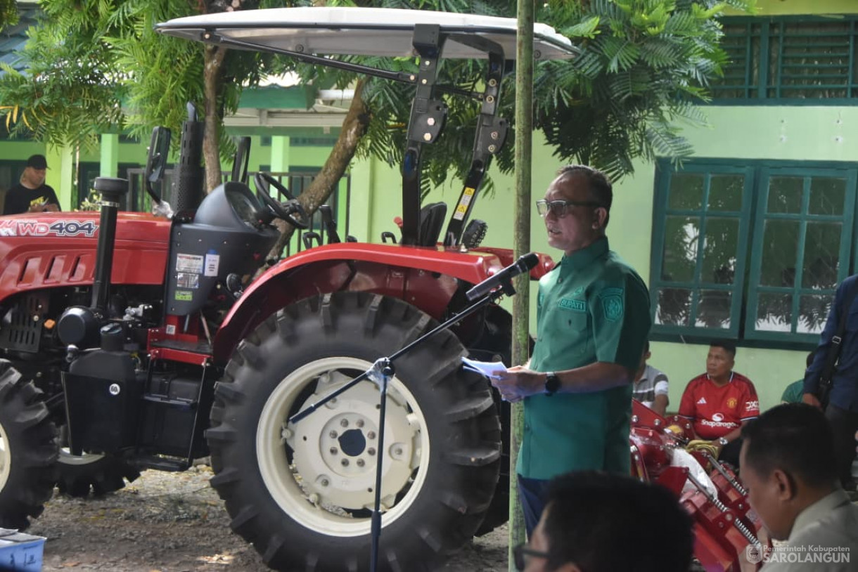 31 Oktober 2025 Penyerahan Secara Simbolis Alsintan Kepada Kelompok Tani Kabupaten Sarolangun