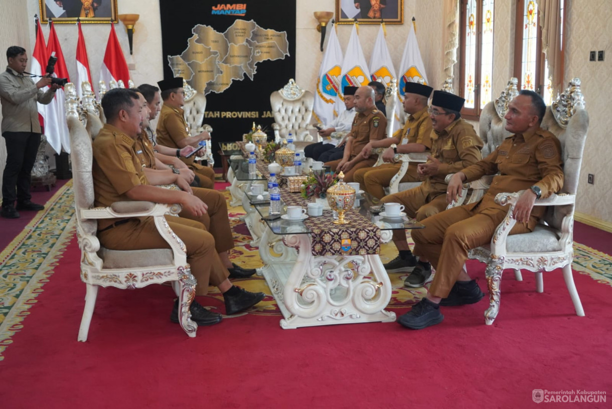 2 Desember 2025&nbsp; Acara Penandatagan MOU Antara Provinsi Jambi Dan Kejati Jambi Dan Sosialisasi Di Berlakukan Undang Undang Nomor 1 Tahun 2023 Sekaligus Pembukaan Rakor camat Se Provinsi jambi