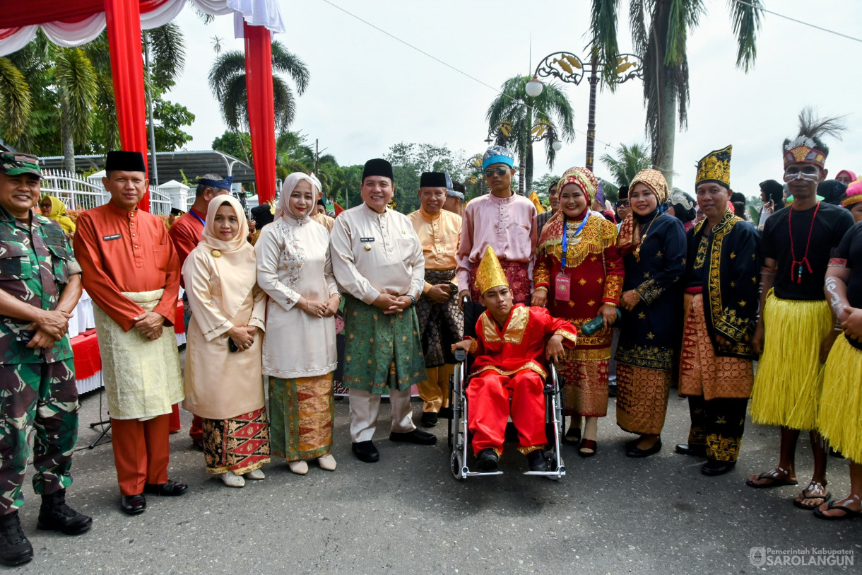 18 November 2023 - Penjabat Bupati Sarolangun Menghadiri&nbsp; Dan Membuka Pawai Budaya Multietnis Dalam Rangka HUT PGRI Ke 78 dan Hari Guru Nasional 2023 di Rumah Dinas Bupati Sarolangun