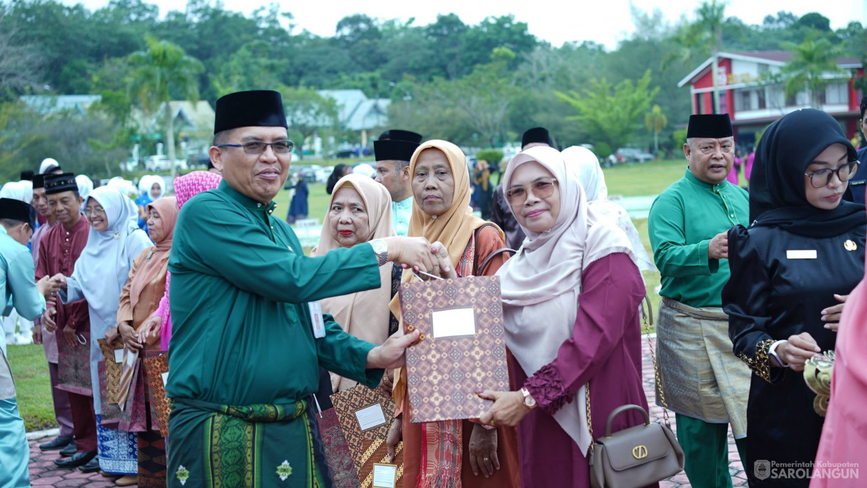 5 Mei 2026 Bupati Sarolangun Pimpin Upacara Peringatan Hari Pendidikan Nasional di Lapangan Gunung Kembang Sarolangun