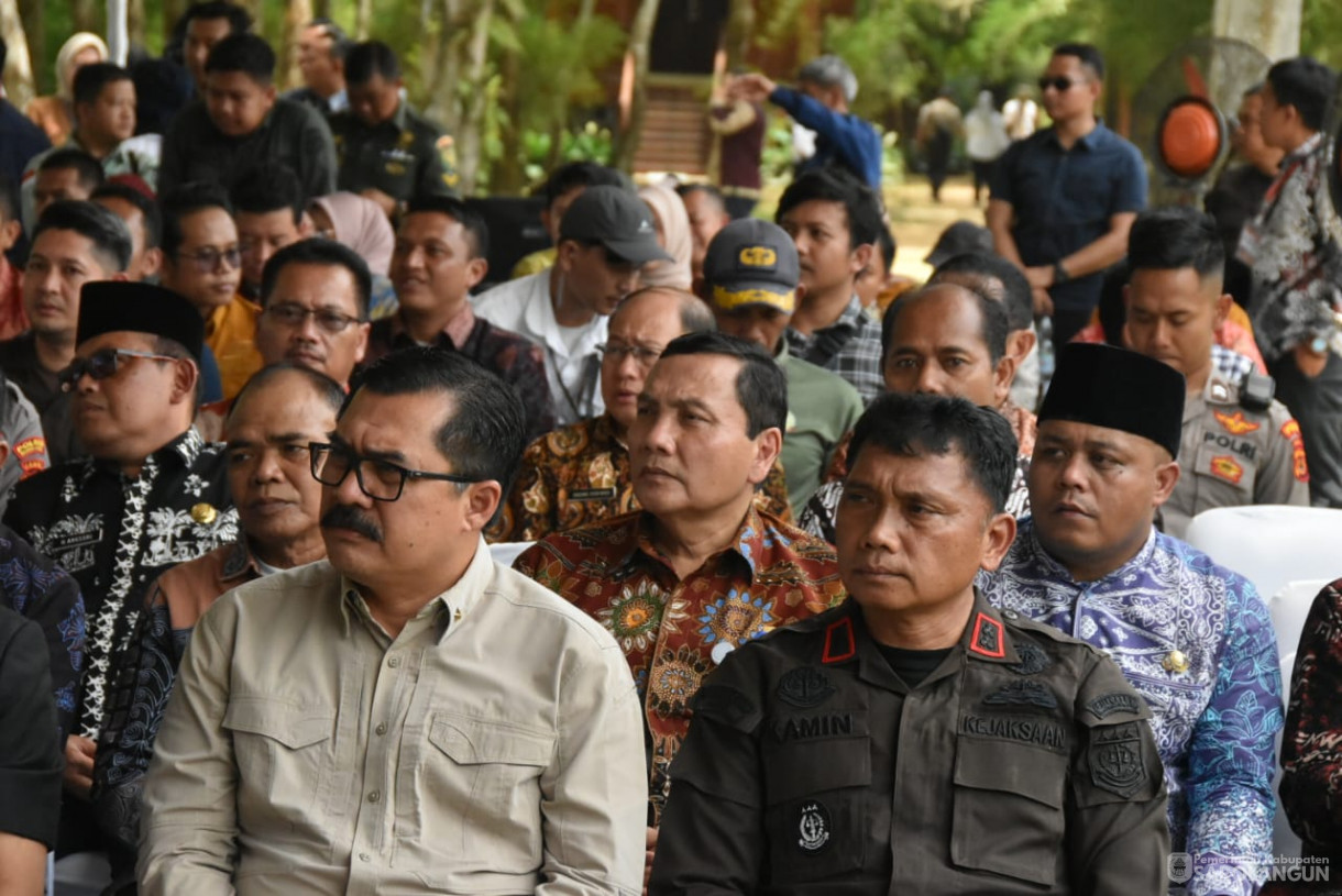 24 Agustus 2023 - Penjabat Bupati Sarolangun Dr. Ir. Bachril Bakri, M.App, Sc Menghadiri Acara Penyerahan Sertifikat Hak Pakai di Candi Muaro Jambi