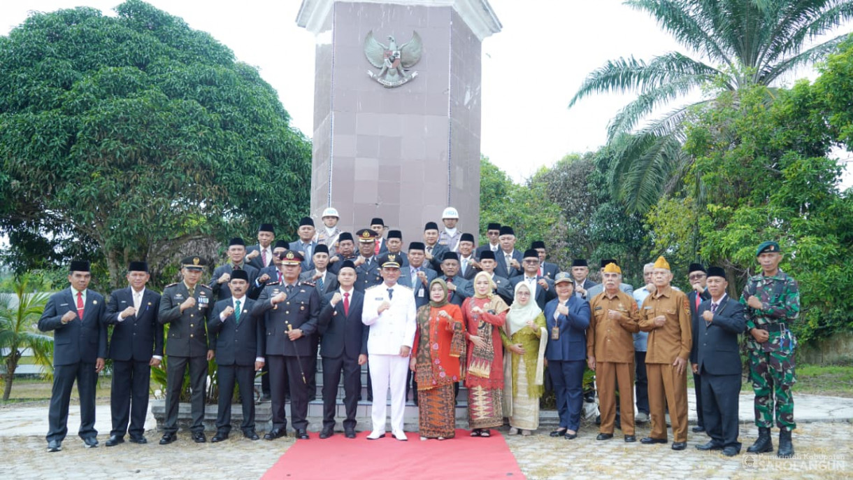 Upacara Peringatan Hari Sumpah Pemuda di Lapangan Gunung Kembang Sarolangun