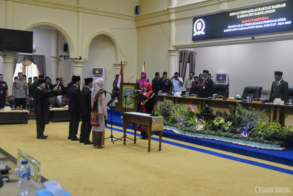 25 September 2024 -&nbsp;Pengucapan Sumpah Janji Pimpinan DPRD Kabupaten Sarolangun Masa Jabatan 2024 sd 2029, Bertempat di Gedung DPRD Kabupaten Sarolangun