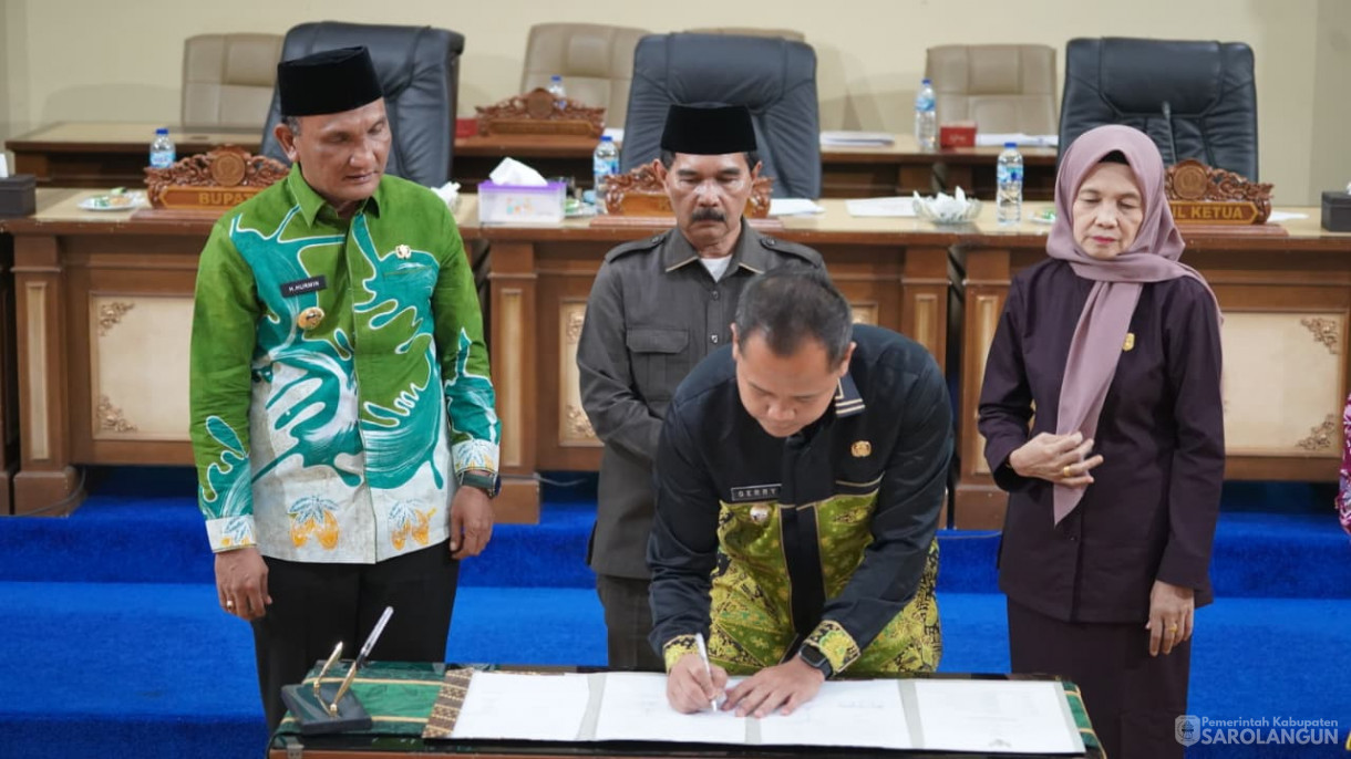 27 November 2025&nbsp; Bupati Sarolangun Hurmin Teken Kesepakatan Bersama Terkait Perda APBD TA 2026&nbsp;