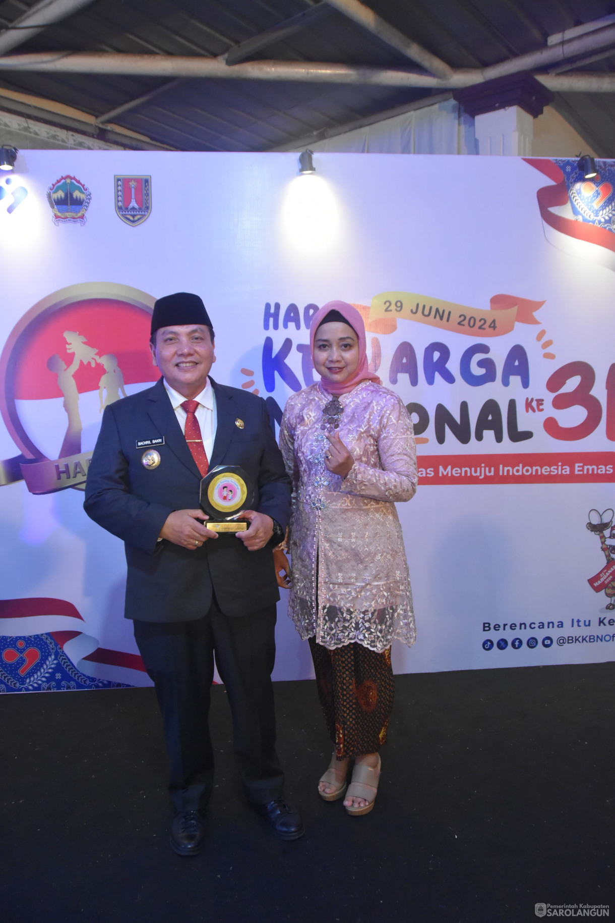 28 Juni 2024 - Penyerahan Tanda Penghargaan Program Percepatan Penurunan Stunting Berdasarkan Hasil Survei Kesehatan IndonesiaTahun 2023, Bertempat di Merapi Grand Ballroom PRPP Jawa Tengah