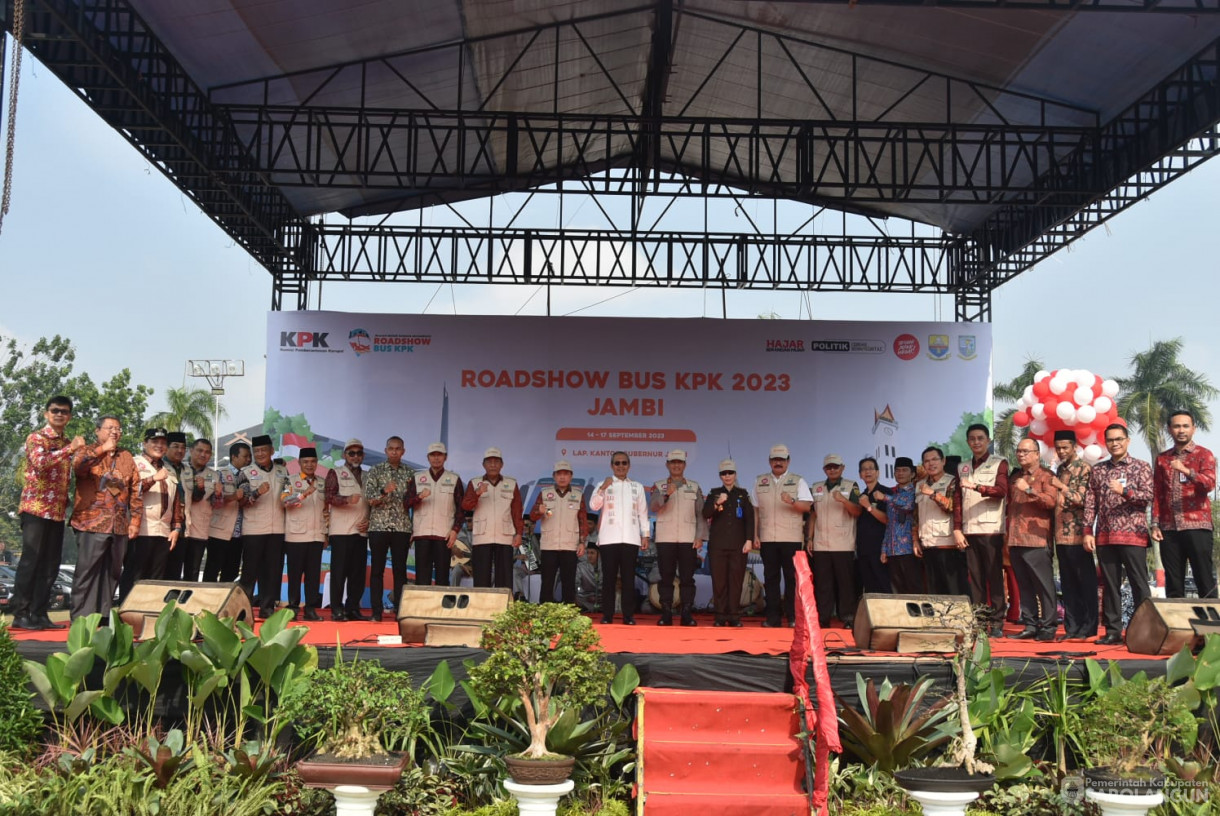 14 September 2023 - Penjabat Bupati Sarolangun Menghadiri Pembukaan Roadshow Bus KPK di Lapangan Kantor Gubernur Jambi