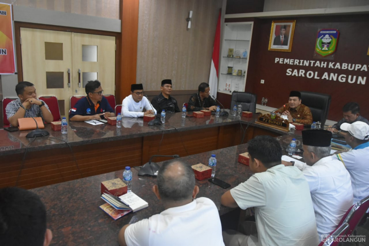 3 Mei 2024 - Penyerahan RKPD Pemerintah Kabupaten Sarolangun Di Ruang Pola Utama Kantor Bupati Sarolangun