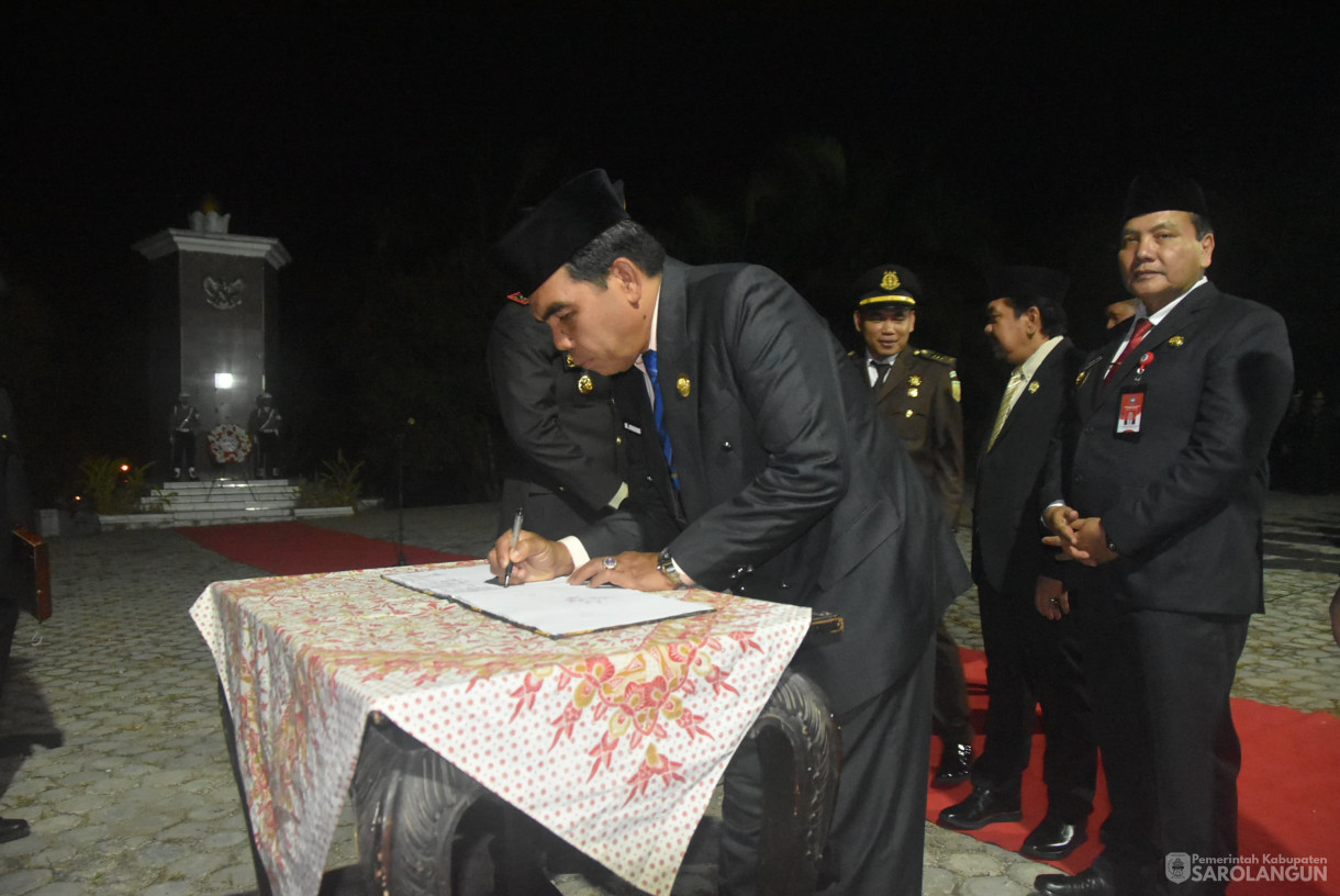 17 Agustus 2024 - Apel Kehormatan Dan Renungan Suci, Bertempat di Taman Makam Pahlawan Sarolangun