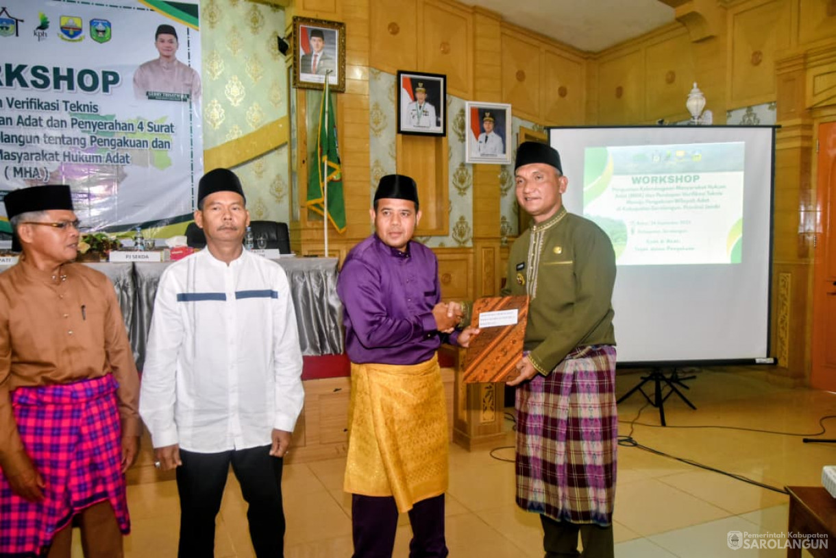 24 September 2025 Workshop Persiapan Verifikasi TeknisMenuju Pengakuan Hutan Adat dan Penyerahan 4 Surat Keputusan Bupati Sarolangun tentang Pengakuan dan Perlindungan Masyarakat Hukum Adat