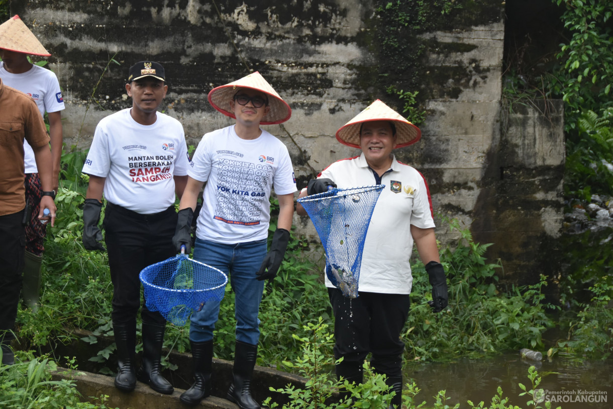 22 Desember 2023 - Pelaksanaan Program BRI Peduli Jaga Sungai Jaga Kehidupan Di Samping Kantor Lurah Pasar Sarolangun