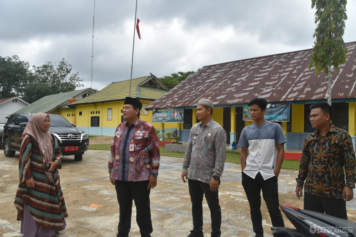 21 Maret 2024 - Meninjau Kegiatan Belajar Mengajar Dan Melihat Kondisi Jalan Di SMAN 10 Sarolangun