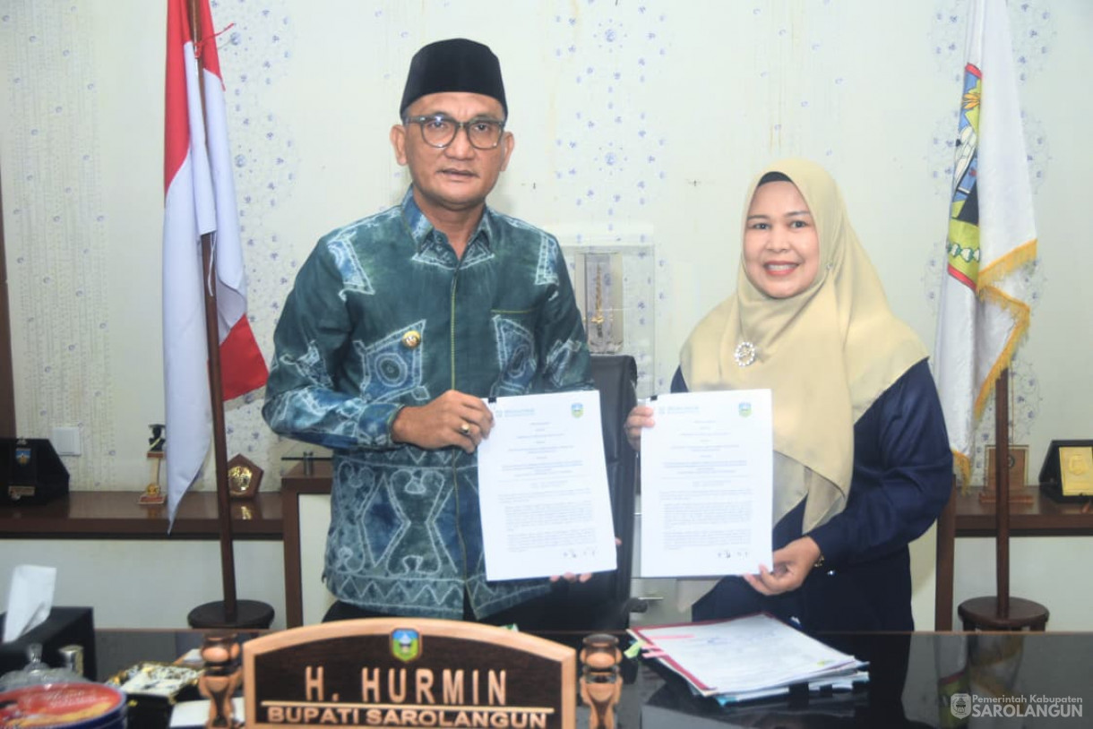 Penandatanganan Kerjasama Antara Pemerintah Kabupaten Sarolangun dengan BPJS Kesehatan Sarolangun di Ruang Kerja Bupati Sarolangun
