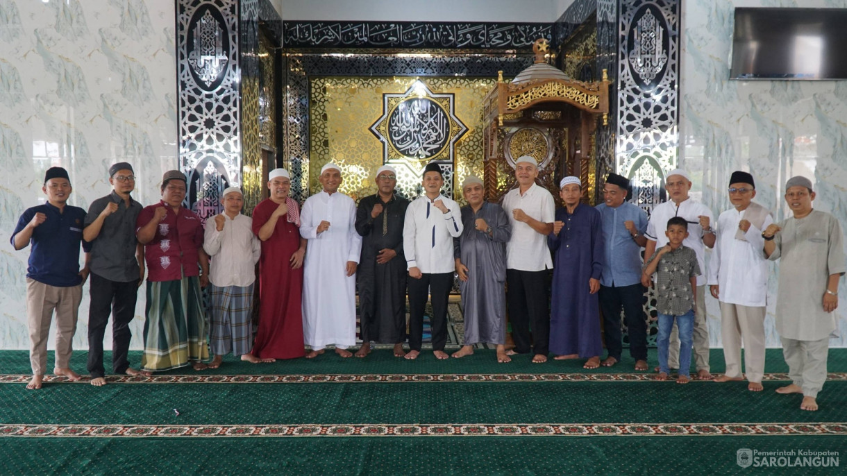 8 Mei 2026 Bupati Sarolangun, Wakil Bupati Sarolangun Melaksanakan Sholat Jumat Bersama di Masjid Darul Hikmah Persatuan Keluarga Daerah Piaman Sarolangun
