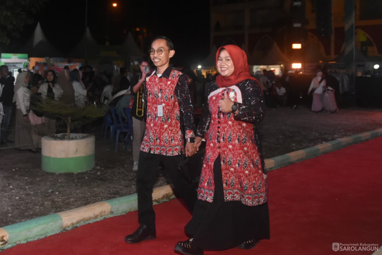 5 Desember 2025 Parade Batik Sarolangun Tahun 2025 di GOR Sarolangun