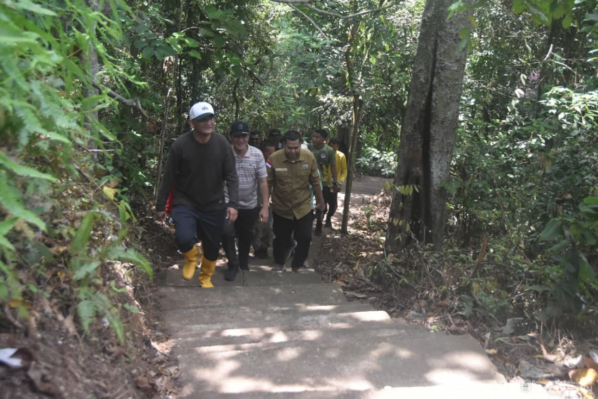 5 November 2025 Meninjau jalan Taman Nasional Bukit Dua Belas Kecamatan Air Hitam