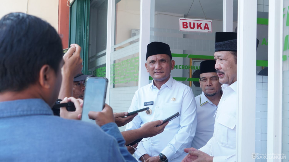 3 Desember 2025&nbsp; Peninjauan Sekaligus Pengguntingan Pita Kantor Baznas Mikrofinance Desa