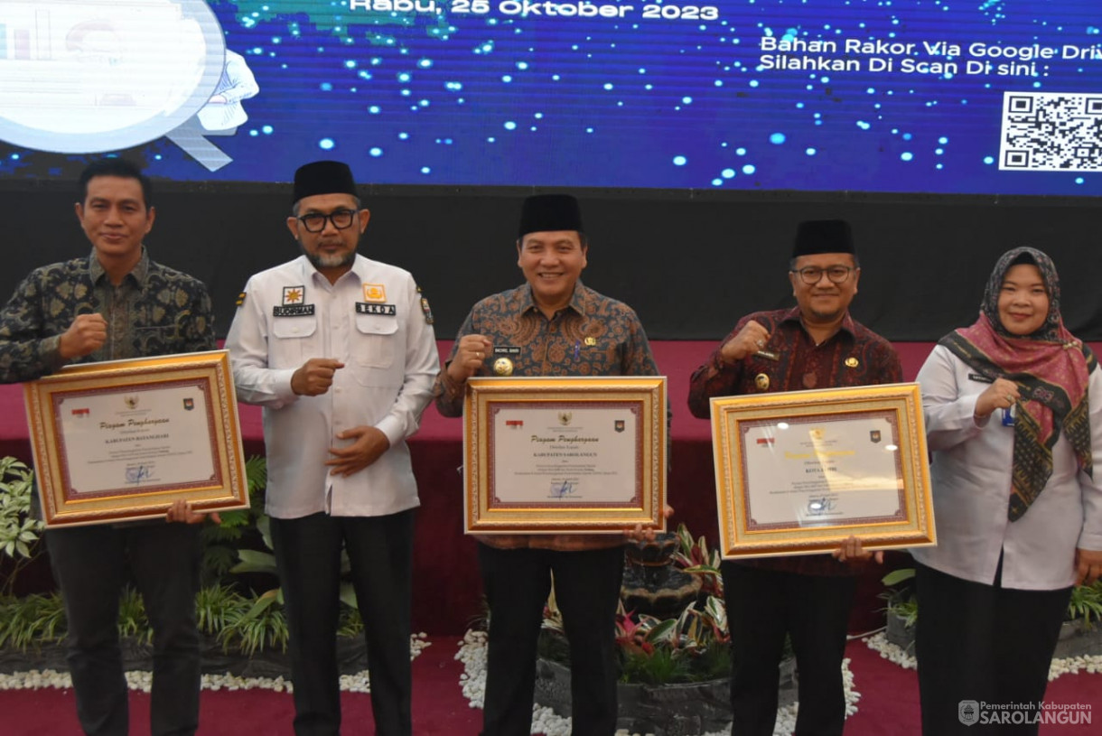 24 Oktober 2023 - Penjabat Bupati Sarolangun Menghadiri Rapat Koordinasi Camat di Aula Maulida Convention Centre Jambi