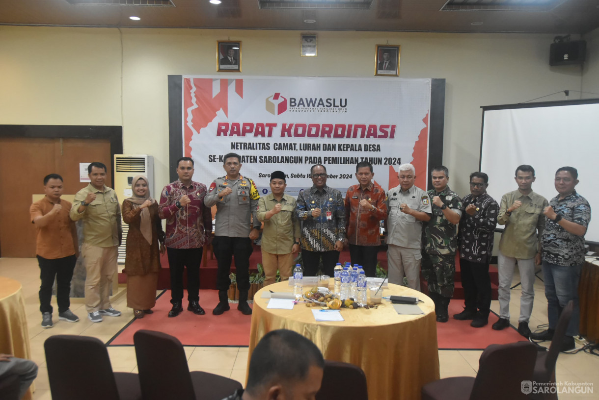 16 November 2024 - Rapat Koordinasi Netralitas Camat, Lurah Dan Kepala Desa Se Kabupaten Sarolangun, Bertempat di Aula Hotel Abadi Sarolangun