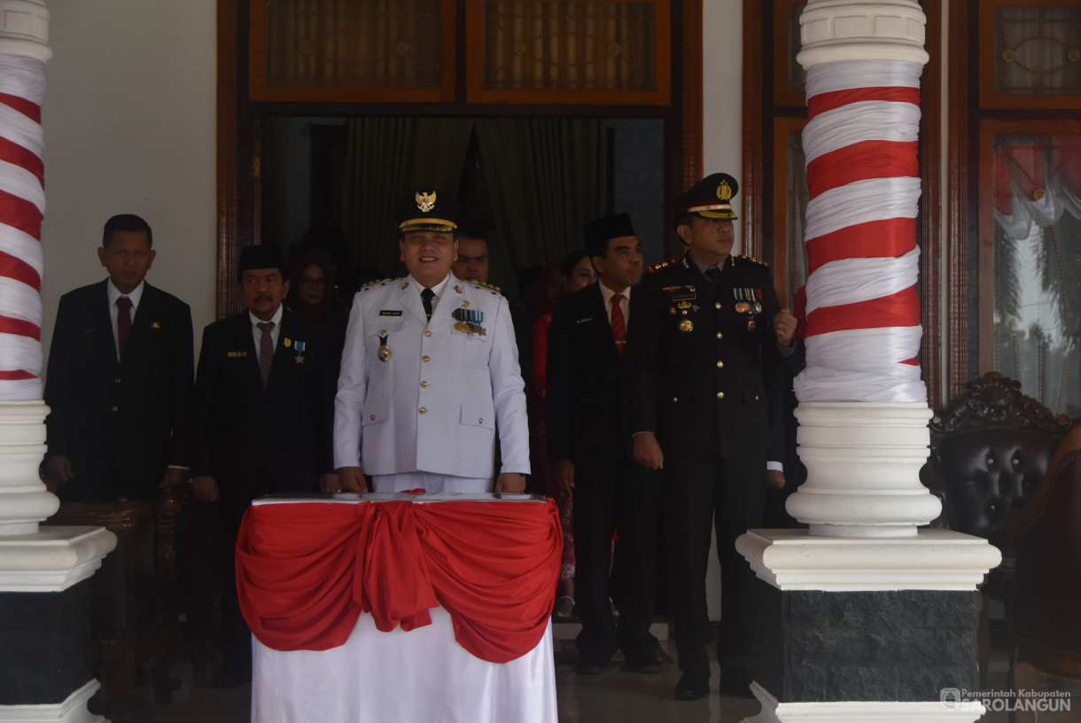 17 Agutus 2024 -&nbsp;Penjemputan Bendera Pusaka di Rumah Dinas Bupati Sarolangun