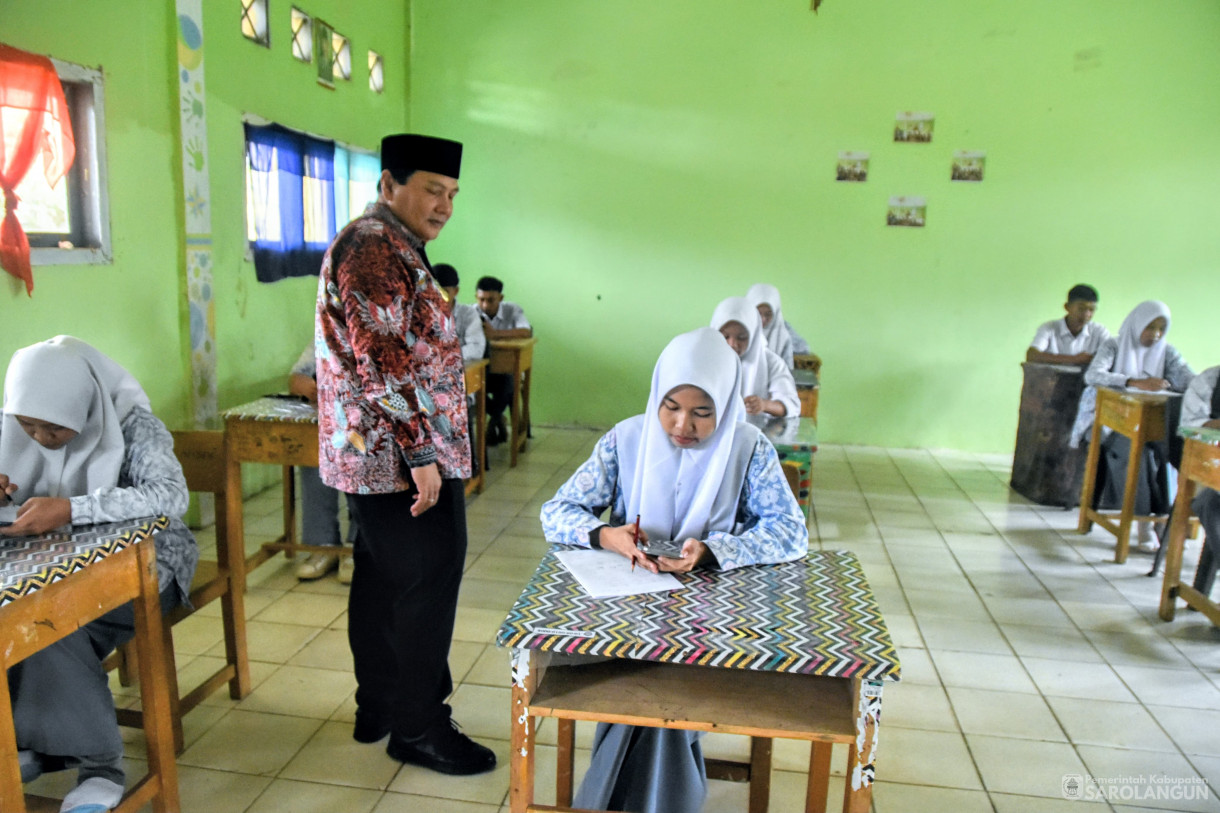 21 Maret 2024 - Meninjau Kegiatan Belajar Mengajar Dan Melihat Kondisi Jalan Di SMAN 10 Sarolangun