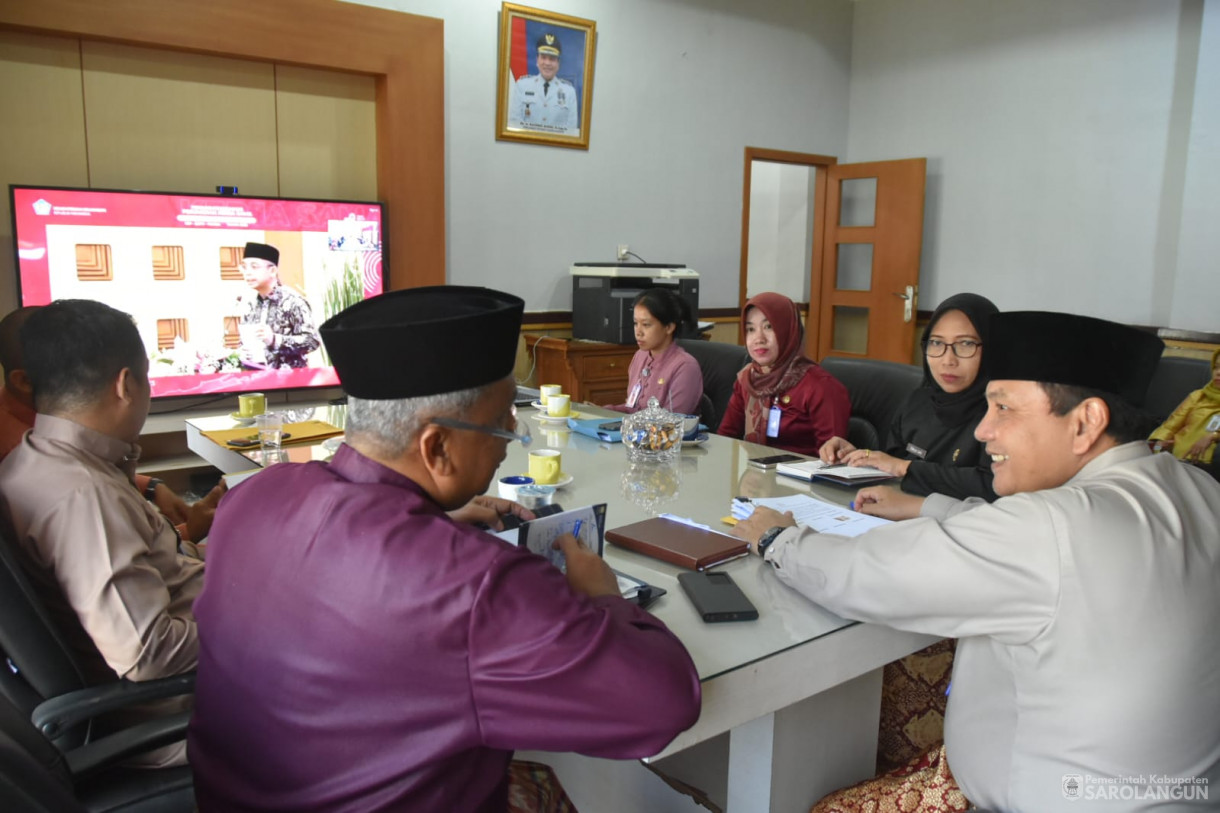 22 Agustus 2023 - Penjabat Bupati Sarolangun Dr. Ir. Bachril Bakri, M.App, Sc Menghadiri Zoom Meeting&nbsp; Penandatanganan Kerjasama Optimalisasi Pemungutan Pajak Pusat Dan Daerah