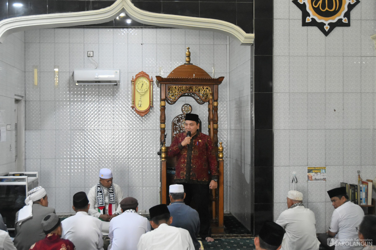 17 November 2023 - Penjabat Bupati Sarolangun Melaksanakan Jumling di Masjid Nurul Falah Kelurahan Aurgading Sarolangun