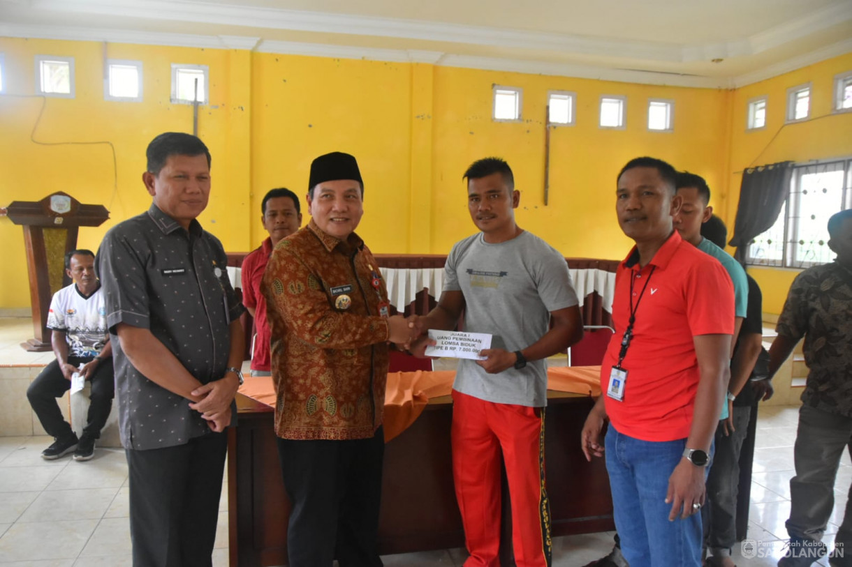 3 Mei 2024 - Pembubaran Panitia Dan Penyerahan Uang Bonus Lomba Pacu Perahu Di Kantor Camat Sarolangun