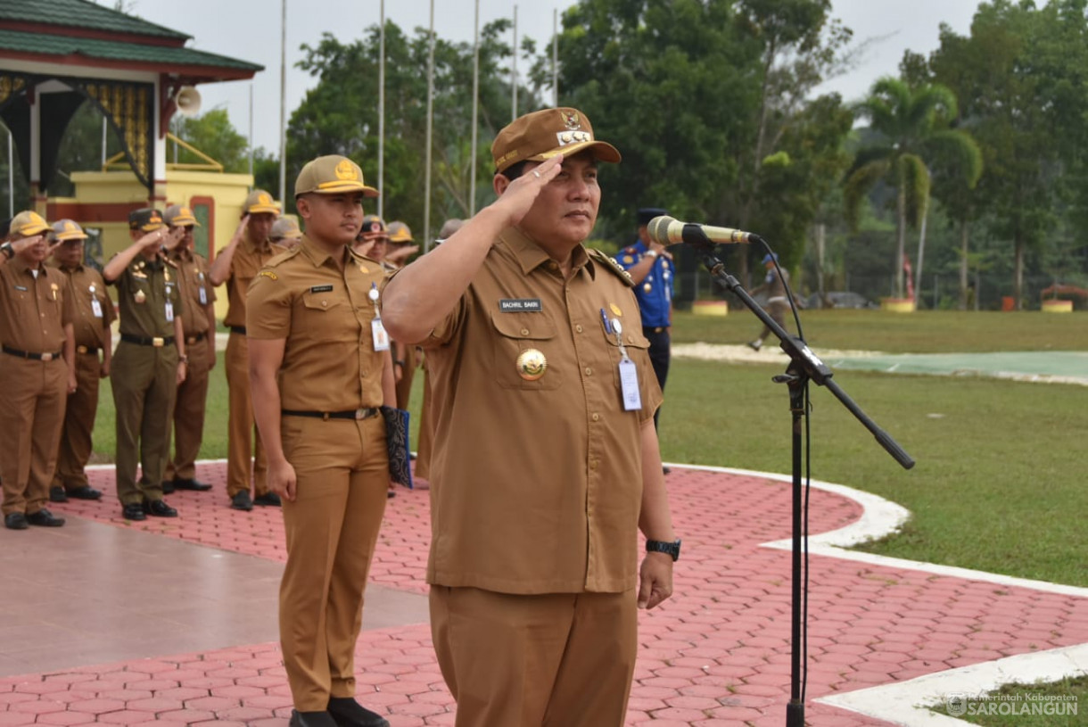 23 Oktober 2023 - Penjabat Bupati Sarolangun Memimpin Apel Gabungan Di Lapangan Gunung Kembang Sarolangun