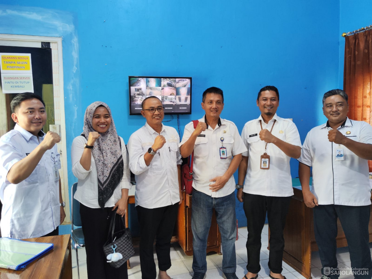 Hari Rabu 19 November 2025, Dihadiri Oleh Kabid IKP Diskominfo Provinsi Jambi beserta Jajaran, dan Kadis Diskominfo Sarolangun H.Ahmad Nasri, S.H beserta Jabatan Fungsional Bidang IKP Diskominfo Sarolangun