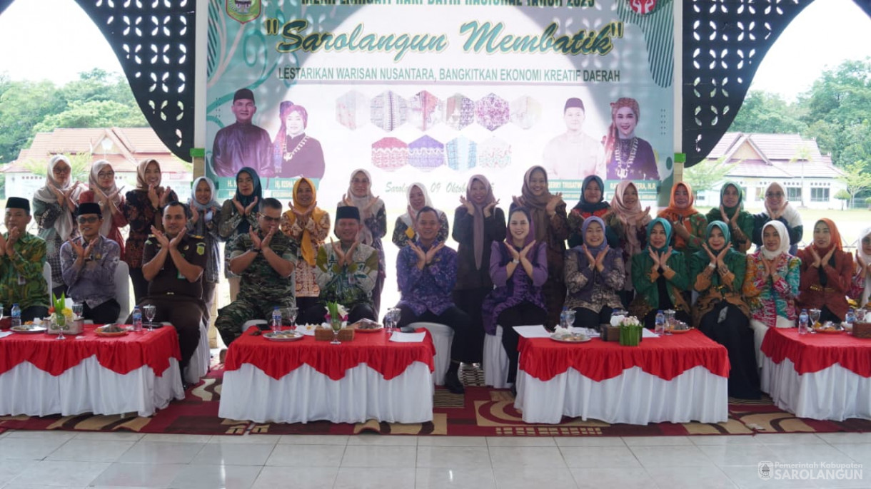9 Oktober 2025&nbsp; Memperingatan Hari Batik Nasional Bertempat di lapangan gunung kembang kabupaten Sarolangun