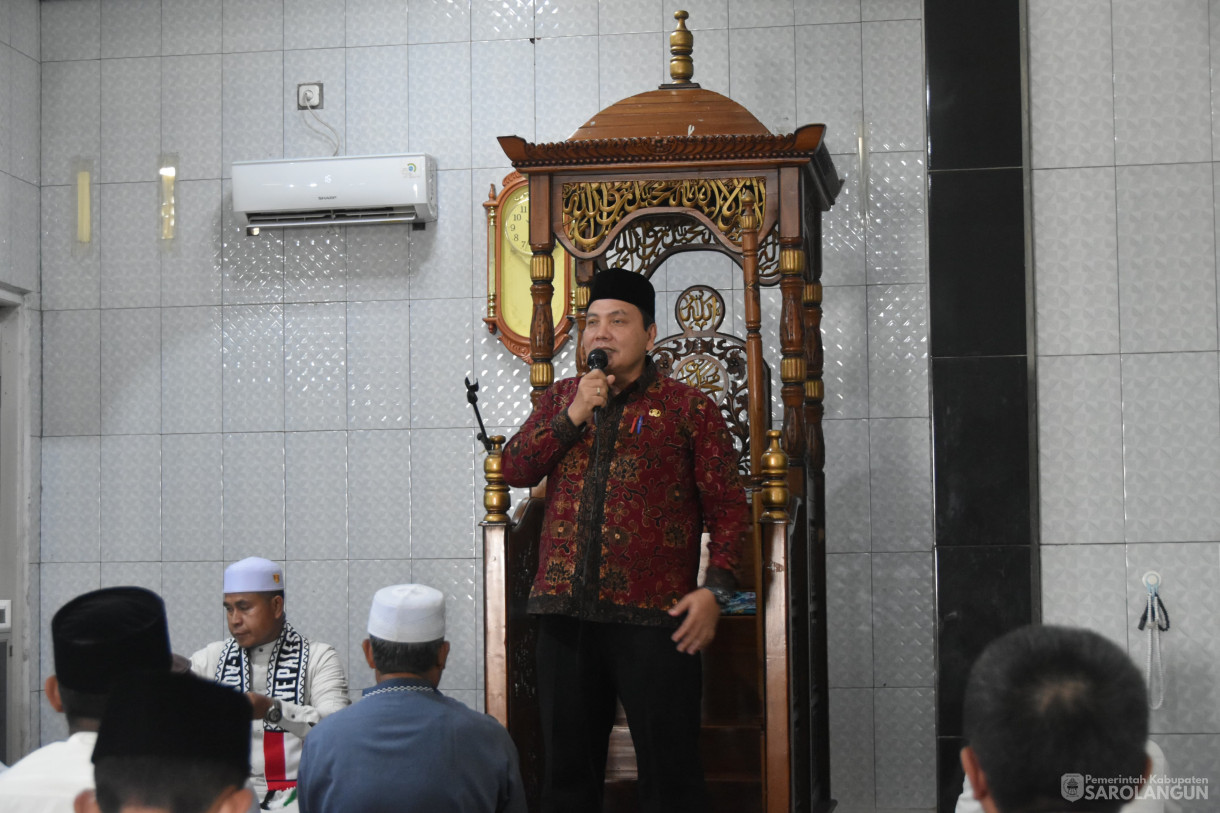 17 November 2023 - Penjabat Bupati Sarolangun Melaksanakan Jumling di Masjid Nurul Falah Kelurahan Aurgading Sarolangun