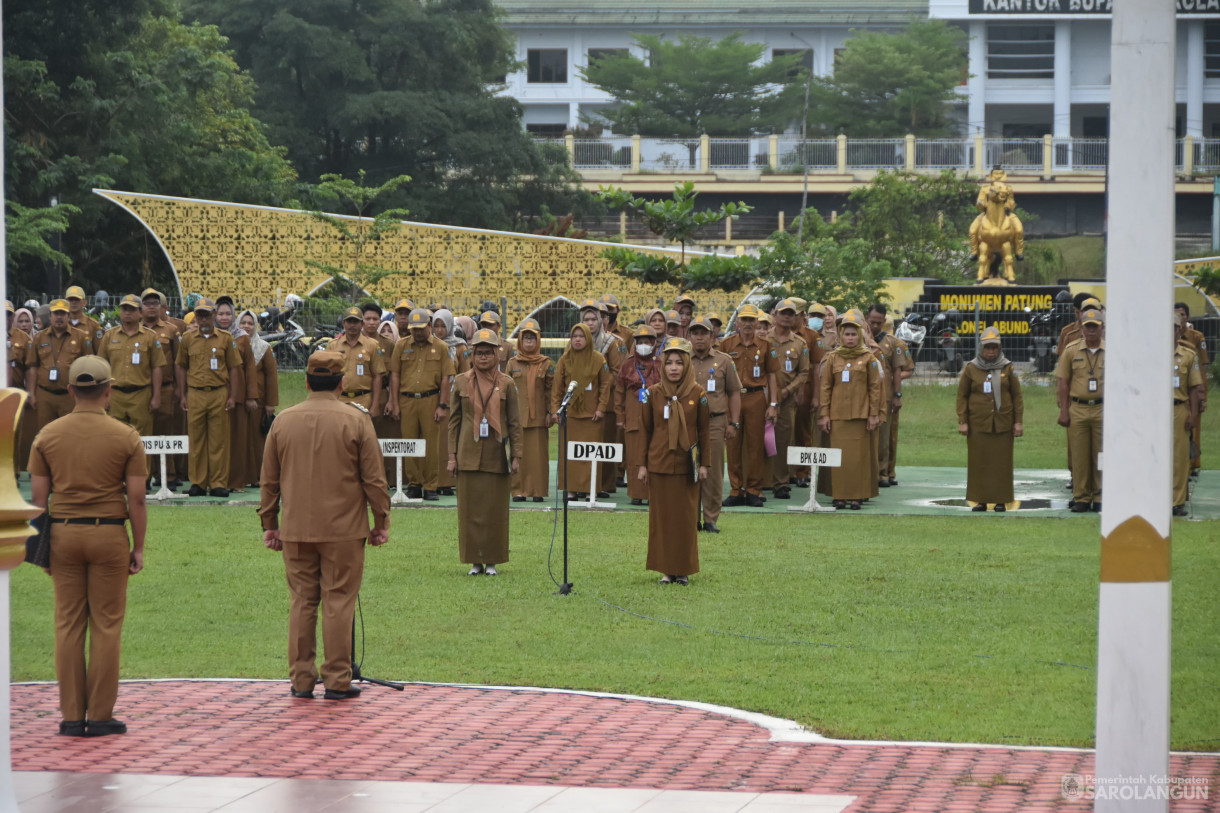 11 Desember 2023 - Apel Gabungan Sekaligus Penyerahan Hadiah Lomba Kegiatan UMKM Bangkit Dan Gabungan Kelompok Tani Terbaik Tingkat Kabupaten Sarolangun Di Lapangan Gunung Kembang Sarolangun