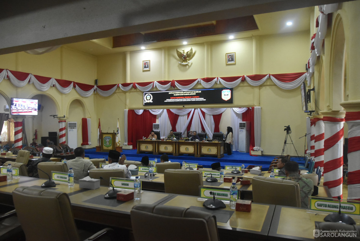 23 Agustus 2024 -&nbsp;Rapat Paripurna Tahap I Tingkat I Penyampaian Rancangan Peraturan Daerah APBD Perubahan Kabupaten Sarolangun TA 2024, Bertempat di Gedung DPRD Sarolangun