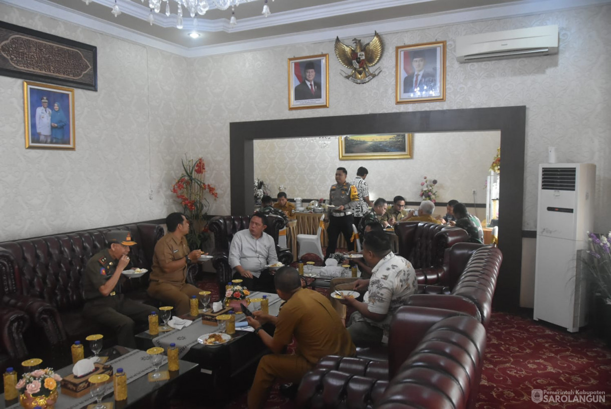 26 November 2024 - Sarapan Pagi Bersama Forkopimda Dan OPD, Bertempat di Rumah Dinas Bupati Sarolangun