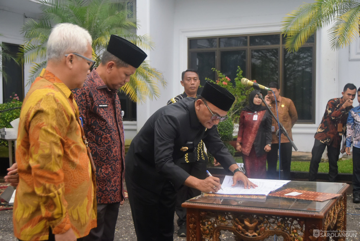22 Mei 2025 -&nbsp;Penyerahan SK CPNS Tahun 2024 dan Pengambilan Sumpah Janji Jabatan di Lingkungan Pemerintah Kabupaten Sarolangun