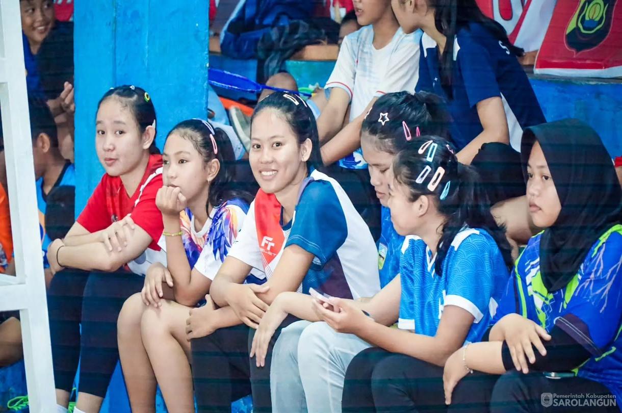 15 Juni 2026 Wakil Bupati Sarolangun Membuka Kegiatan Turnamen Bulu Tangkis Sarolangun Badminton Academy di Hall Pemda Sarolangun