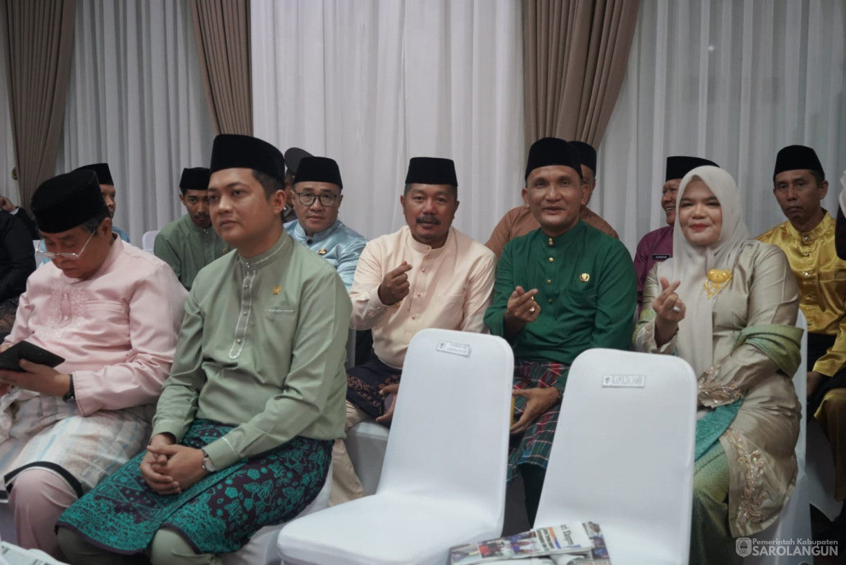 &nbsp;Bupati Sarolangun Serta Ketua TP PKK Kabupaten Sarolangun Menghadiri Rapat Paripurna Dalam Rangka HUT Kab.Batang Hari Yang Ke 77