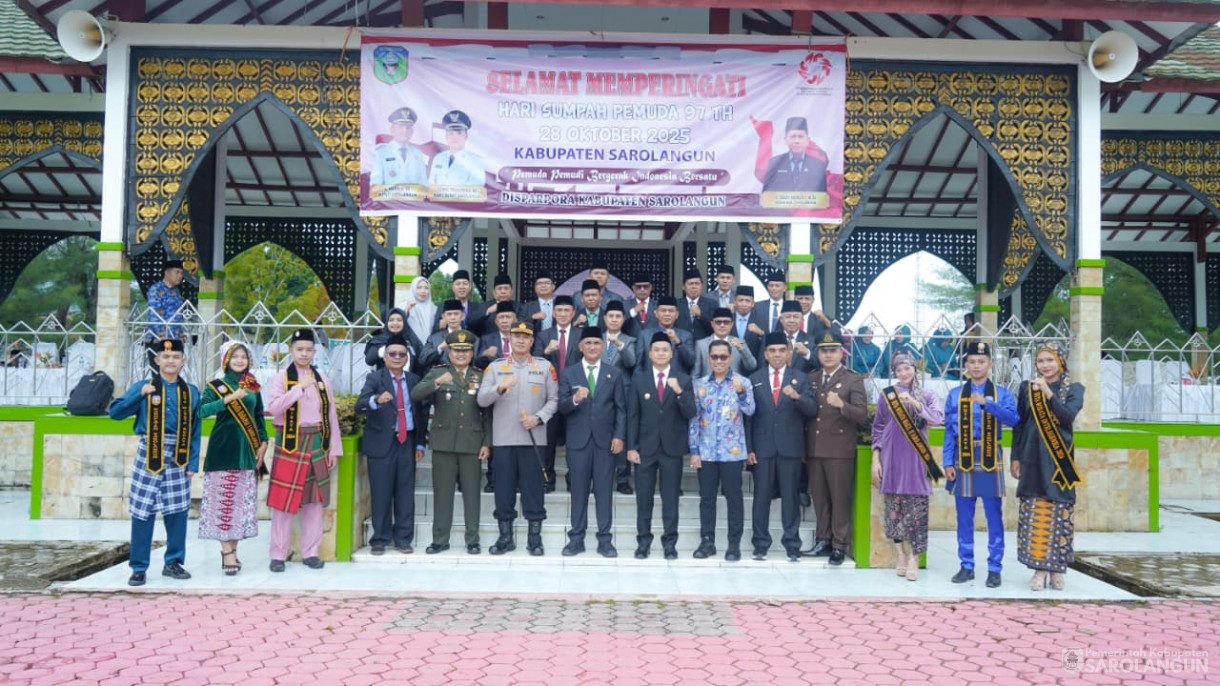 28 Oktober 2025 Upacara Hari Peringatan Sumpah Pemuda Ke 97 Tahun 2025 , Launching Perlindungan Jamsostek Bagi Pekerja Rentan, Lembaga Adat Masyarakat dan LPM Kelurahan dan&nbsp;Penyerahan Satu Unit Truk Sampah Ke Dinas LHD Sarolangun&nbsp;&nbsp;