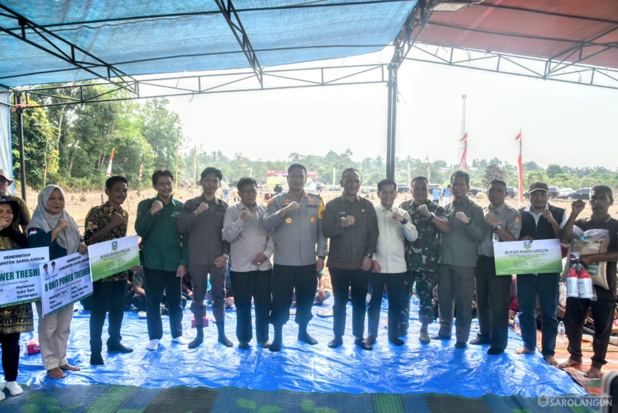 28 Agustus 2025&nbsp; &nbsp;Panen Perdana Padi Ladang Kelompok Tani Renah Mutu Desa Tanjung Kecamatan Bathin VIII