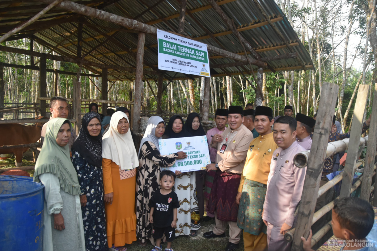 1 Juli 2024 -&nbsp;Penyerahan Bantuan Induk Sapi Bali Ke Mustahik Bantuan Bedah Rumah, Dan Penyerahan Bantuan Paket Logistik Keluarga, Bertempat di Desa Lubuk Resam, Kecamatan Cermin Nan Gedang